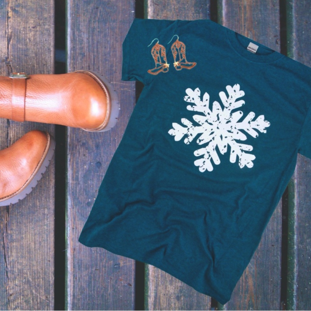Ladies T shirt , Retro Boho Snowflake Graphic Tee, Winter t-shirt, Distressed
